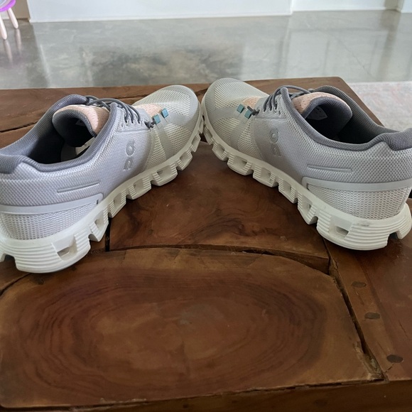 On Cloud 5 On Running Women's Running Shoes - Picture 5 of 8